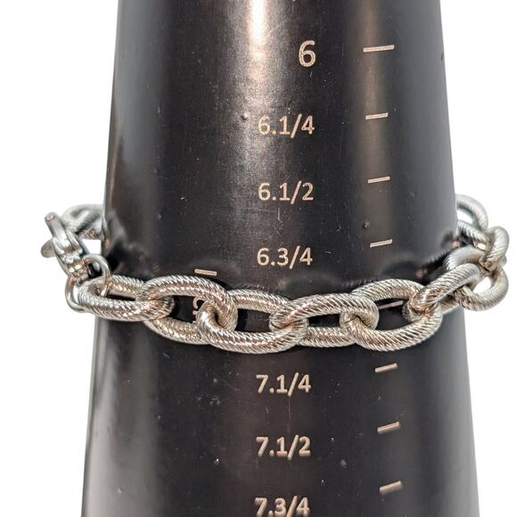 Lot of Two Metal Bracelets One Two Tone Stretch & One Textured Oval Link - Picture 5 of 6